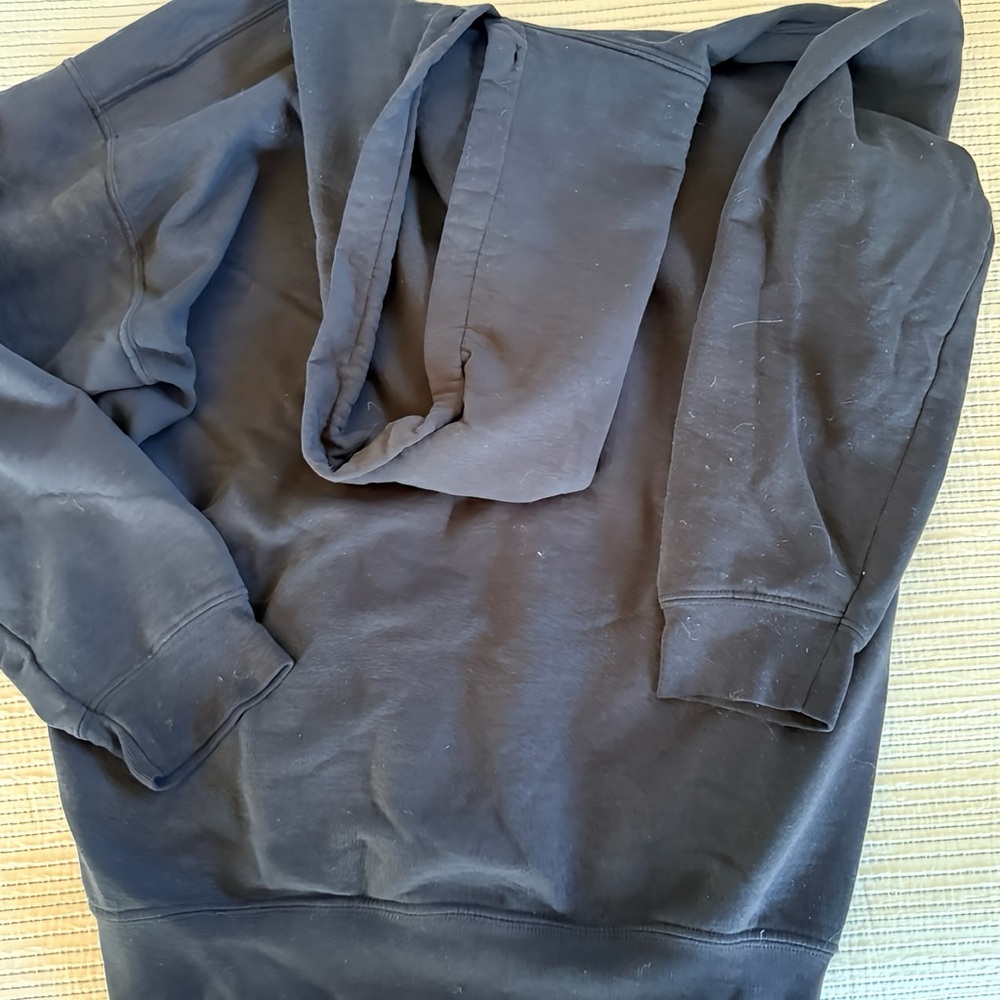 Gildan Black Heavy Blend Sweatshirt Tag Detail - Picture 4 of 4